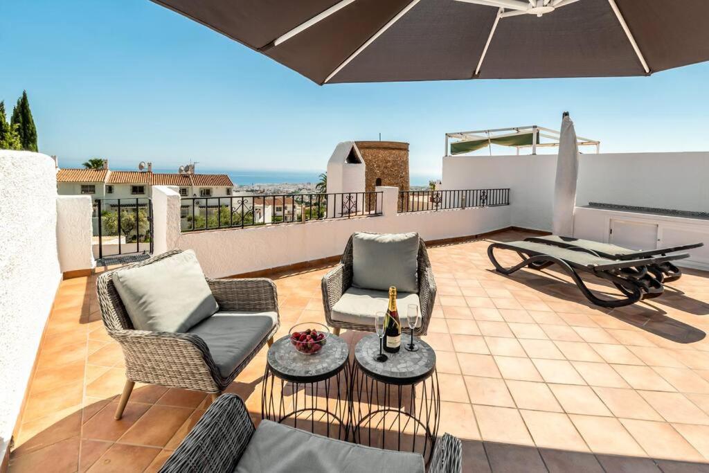 Hermosa Casa Con Terraza E Increibles Vistas Al Mar Y La Montana Nerja Bagian luar foto