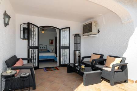 Hermosa Casa Con Terraza E Increibles Vistas Al Mar Y La Montana Nerja Bagian luar foto
