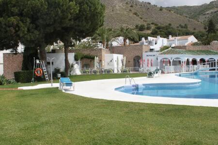 Hermosa Casa Con Terraza E Increibles Vistas Al Mar Y La Montana Nerja Bagian luar foto