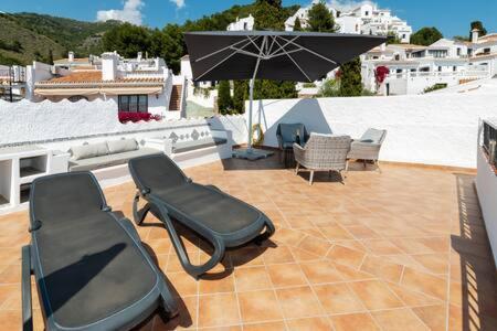 Hermosa Casa Con Terraza E Increibles Vistas Al Mar Y La Montana Nerja Bagian luar foto