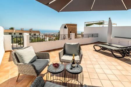 Hermosa Casa Con Terraza E Increibles Vistas Al Mar Y La Montana Nerja Bagian luar foto