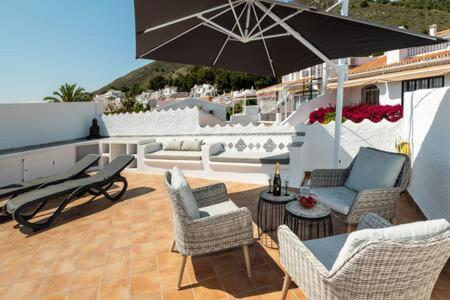 Hermosa Casa Con Terraza E Increibles Vistas Al Mar Y La Montana Nerja Bagian luar foto