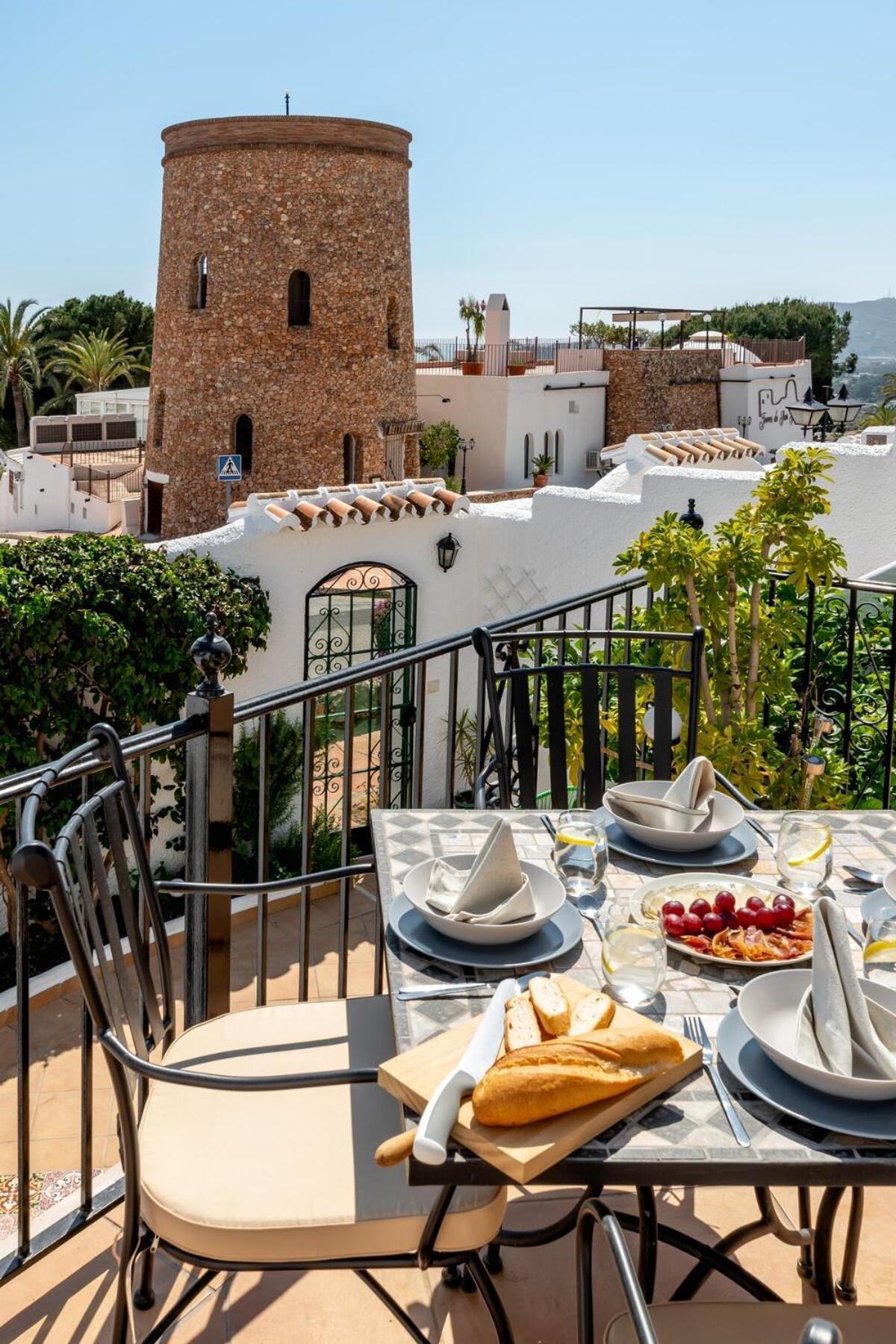 Hermosa Casa Con Terraza E Increibles Vistas Al Mar Y La Montana Nerja Bagian luar foto